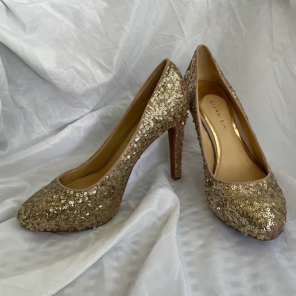 Gold Sequin Gianni Bini Platform Pumps 8.5M